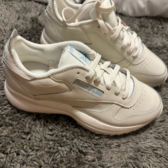 Reebok shoes never been worn with tags still on them. - Picture 2 of 7